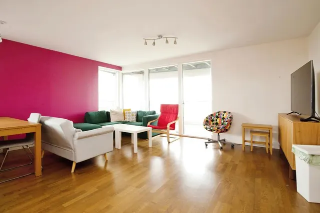Falcon Drive, Caerdydd, CF10, photo 2