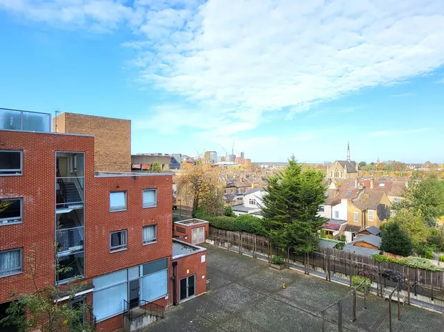 Loates Lane, Watford, WD17, photo 3