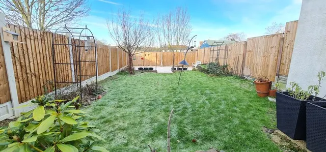 Photo 3 — Juniper Road, Leigh-On-Sea, Essex, SS9 4BQ