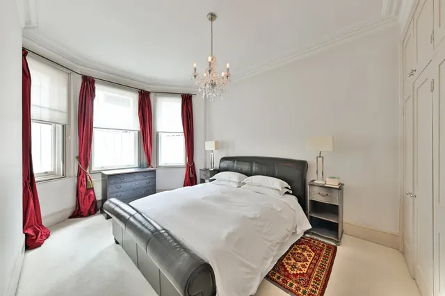 Photo 3 — Gloucester Road, South Kensington, London, SW7 4QF