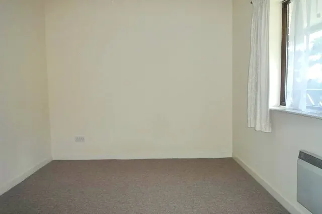 Wessex Road, West End, SO18, photo 3