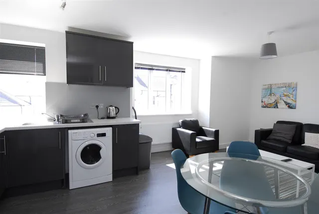 Belgrave Manor Apt, Plymouth, photo 2