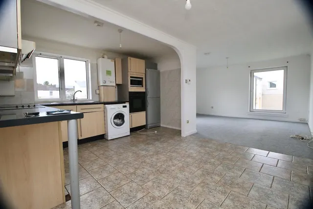 Photo 3 — Oak Road, Cumbernauld, G67 3LE