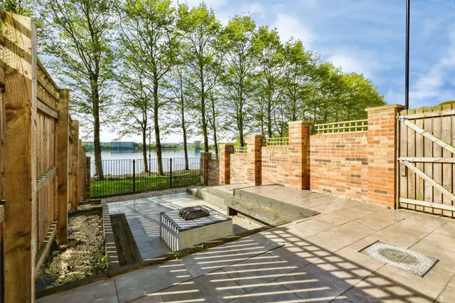 Lake View, Lakeside, DN4, photo 3