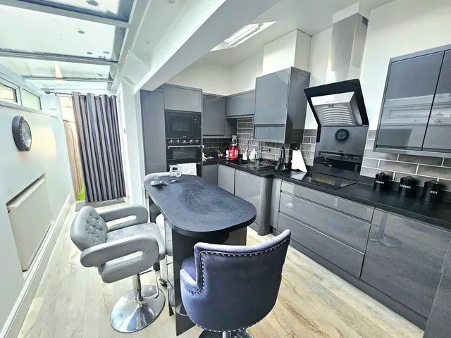 Florence Avenue, Wylde Green, B73, photo 3