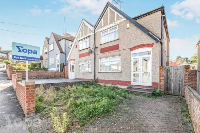 Beechfield Road, Erith, DA8, photo 1