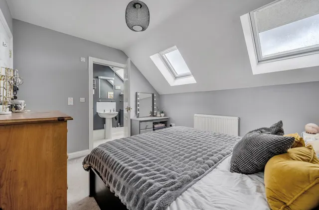 Photo 3 — Roebuck Estate, Binfield, Bracknell, Berkshire, RG42 4DD