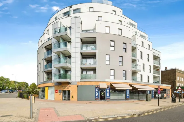 The Broadway, LOUGHTON, Essex, IG10, photo 1