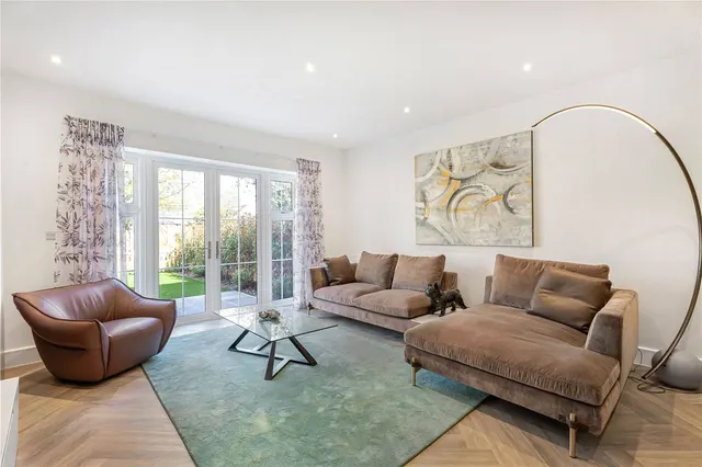 Photo 3 — Chase Side, Southgate, London, N14 4PR
