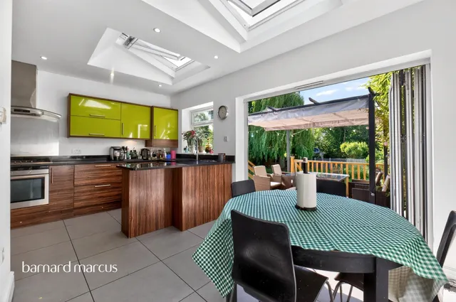 Photo 2 — Thorndon Gardens, Epsom