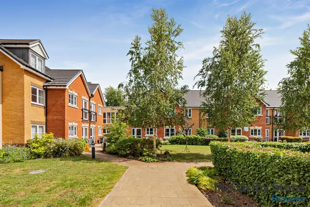 Churchfield Road, Walton-On-Thames, KT12, photo 2
