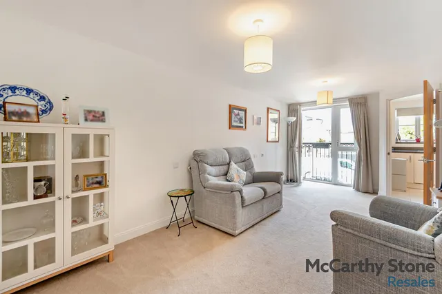 Churchfield Road, Walton-On-Thames, KT12, photo 1