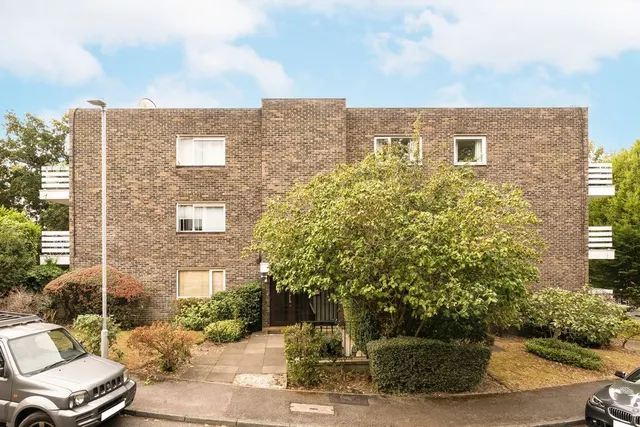 Morecoombe Close, KT2, photo 1