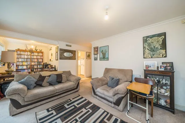 Morecoombe Close, KT2, photo 2