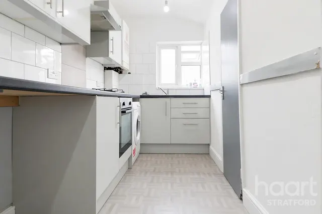 Newhaven Lane, E16, photo 1