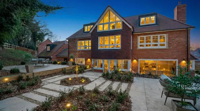 Kiln Lane, Bourne End, SL8, photo 2