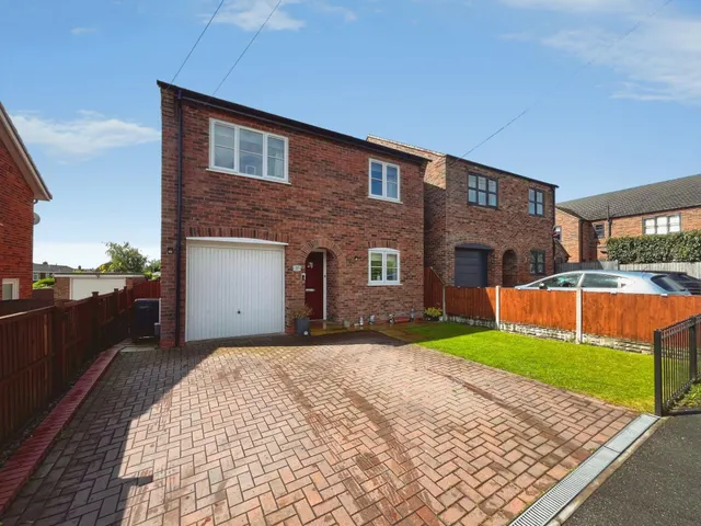 The Leys, Newhall, DE11, photo 1