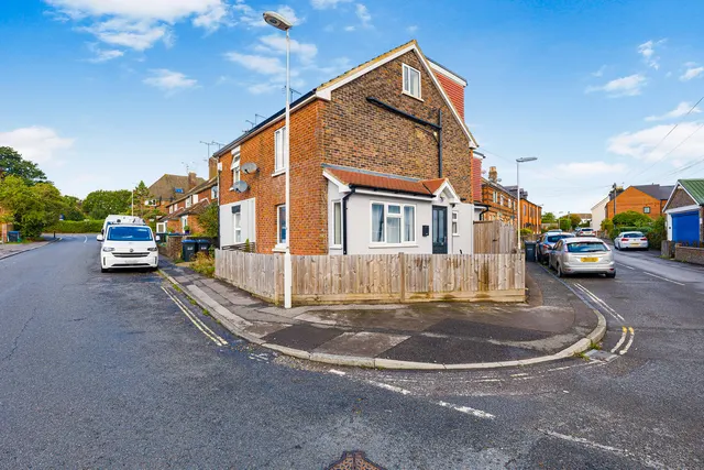 East Grinstead, RH19 2HG, photo 1
