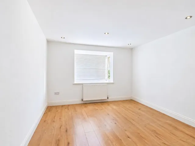Parkfield Avenue, North Harrow, HA2, photo 3