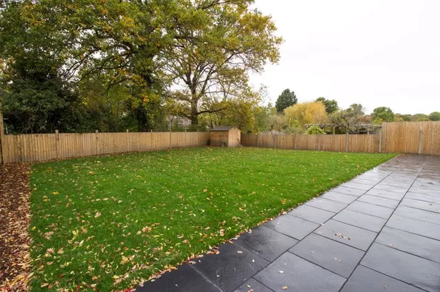 Photo 3 — Kennel Lane Fetcham, Leatherhead KT22 9PR