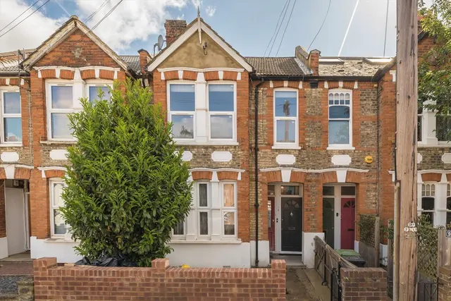 Oaklands Grove, W12