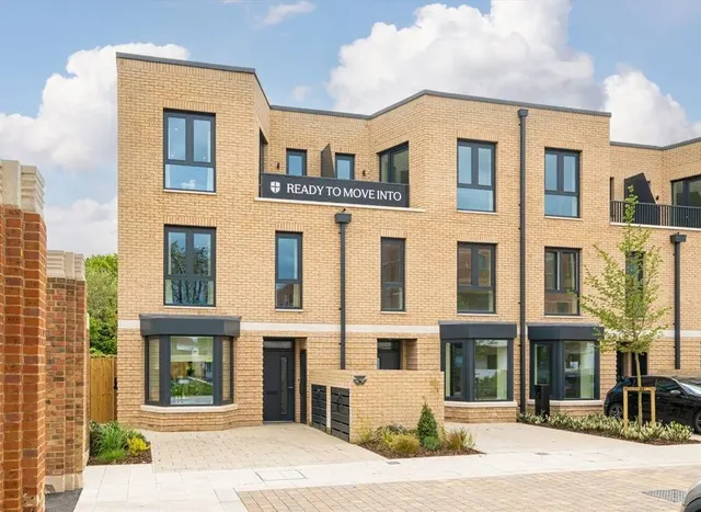 Rose Square, Twickenham, TW2, photo 1