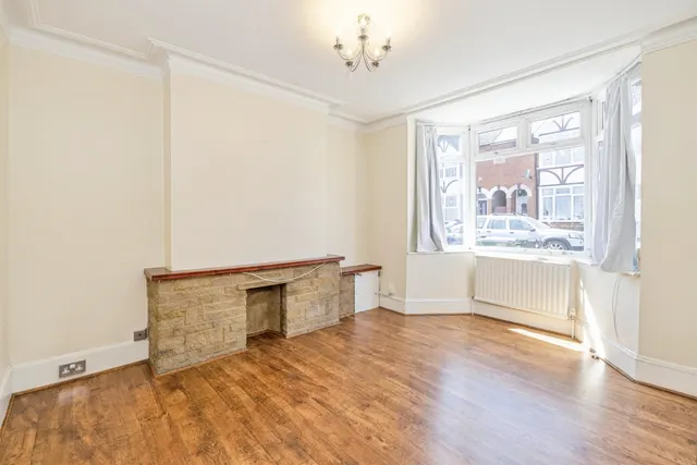 Photo 2 — Estcourt Road, Watford