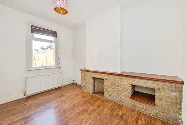 Photo 3 — Estcourt Road, Watford