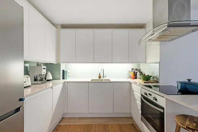 Photo 2 — Grove House, London Road, TW7