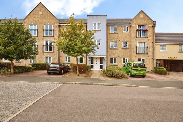 Buttercup Avenue, St. Neots, PE19, photo 1