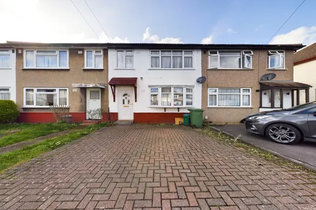 Rosebank Avenue, Hornchurch, Essex, RM12, photo 1