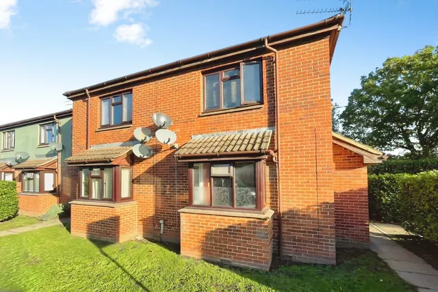 Photo 2 — South Road, Ash Vale, Surrey, GU12 5AP
