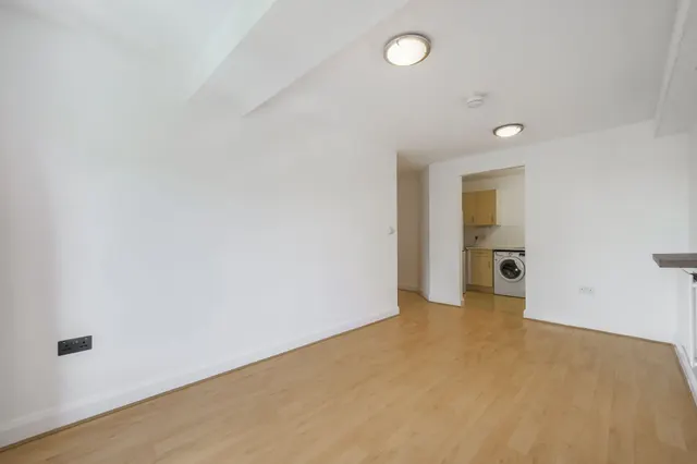 Photo 3 — Flat 27 Washbourne Court, 14 Acton Close, London, N9 7DW