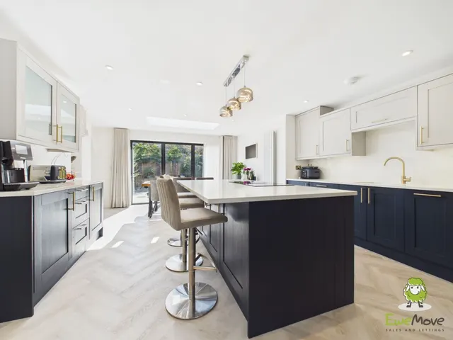 Mansard Crescent, Chineham, RG24, photo 3