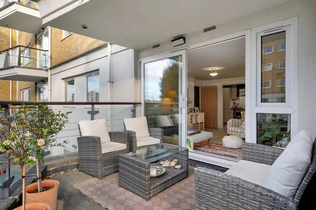 Smugglers Way, Wandsworth, SW18, photo 2