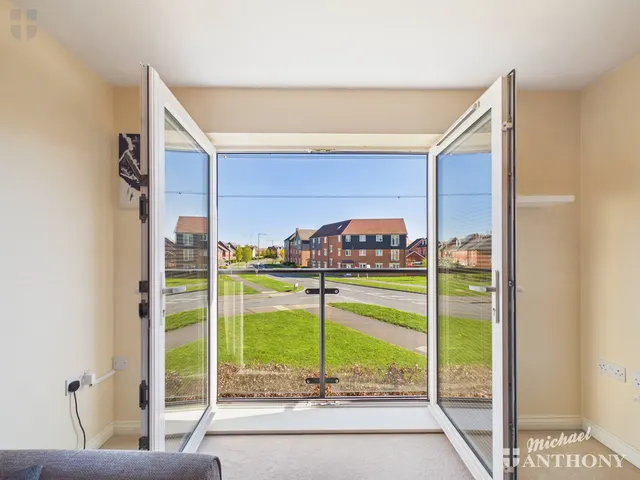 Photo 2 — Wyatt Way, Aylesbury, HP18 0GT
