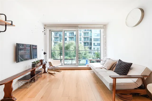 Juniper Drive, London, SW18, photo 1
