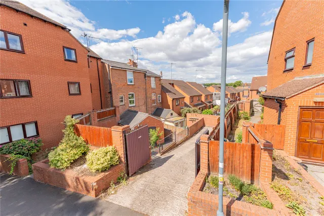 Photo 3 — Saltisford, Warwick, Warwickshire, CV34