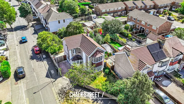 Lee Gardens Avenue, Hornchurch, RM11 3BA, photo 1