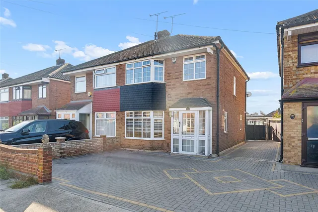 Deri Avenue, Rainham, RM13, photo 1