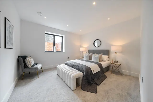Robinsons Close, W13, photo 1