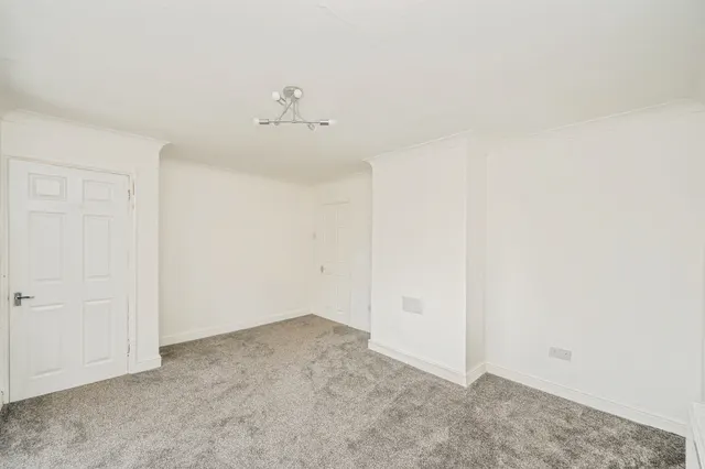 Photo 3 — Chiswick Close, Derby