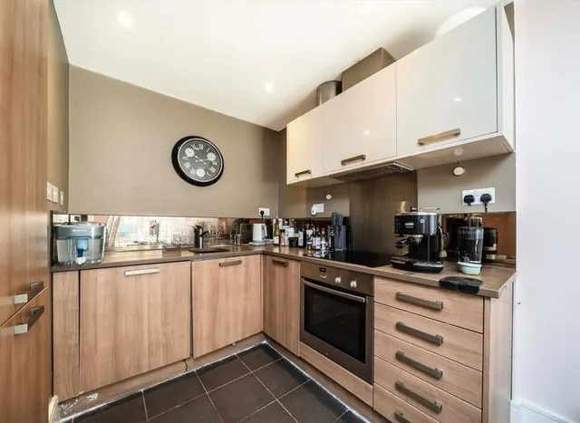 Photo 2 — Omega Place, Kings Cross, N1