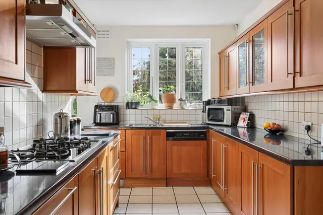 Southfields, East Molesey, KT8, photo 3