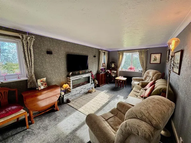 Filey Road, South Cliff, YO11, photo 2