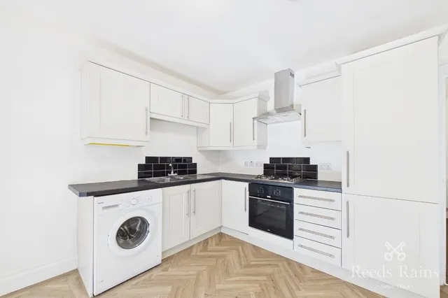 St. Johns Road, Waterloo, L22, photo 2