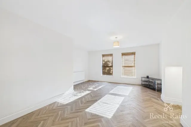 St. Johns Road, Waterloo, L22, photo 3