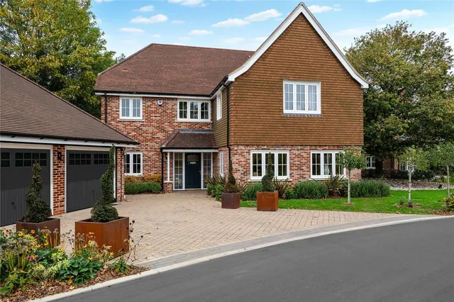 Photo 2 — Millside Grange, Little Green Lane, Croxley Green, Hertfordshire, WD3 3JJ