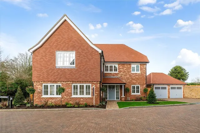 Photo 3 — Millside Grange, Little Green Lane, Croxley Green, Hertfordshire, WD3 3JJ