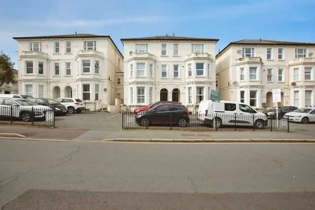 Photo 2 — Upper Grosvenor Road, TUNBRIDGE WELLS